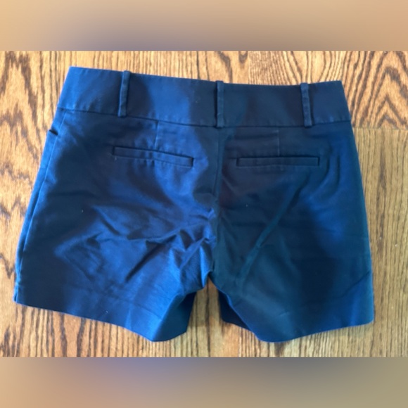 The Limited Navy size 2 short - Picture 3 of 3